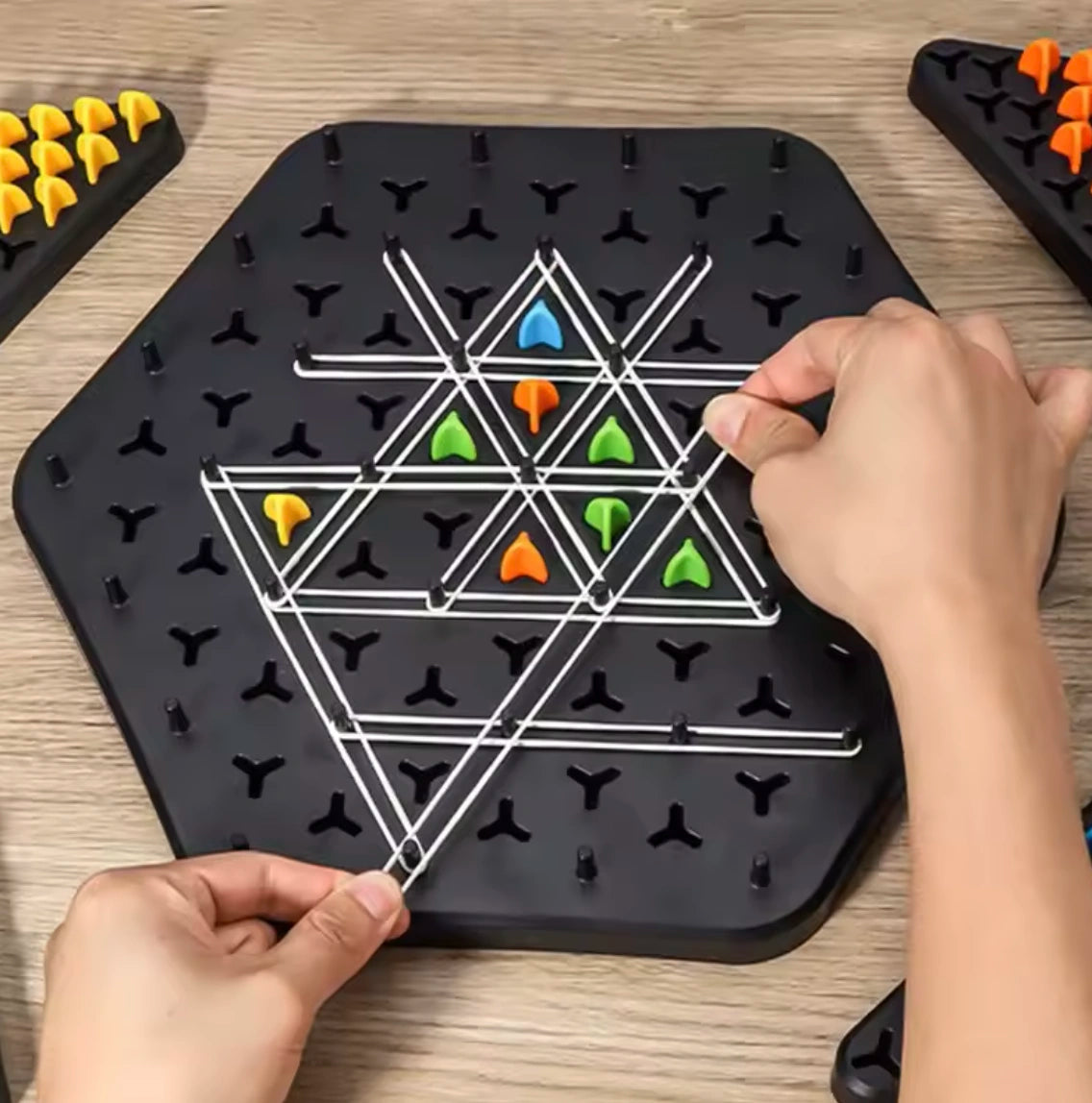 Triangle Hunter: Lautapeli logiikan ja geometrian harjoitteluun