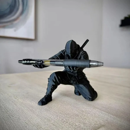Ninja-kynäteline työpöydälle