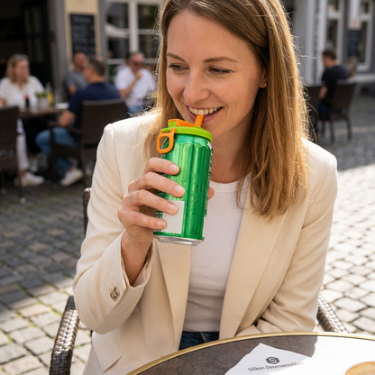 2-in-1 Uudelleenkäytettävät silikonikannet tölkeille pillillä – Vuotamattomat ja kannettavat juomakannet (1 setti, 2 kpl)