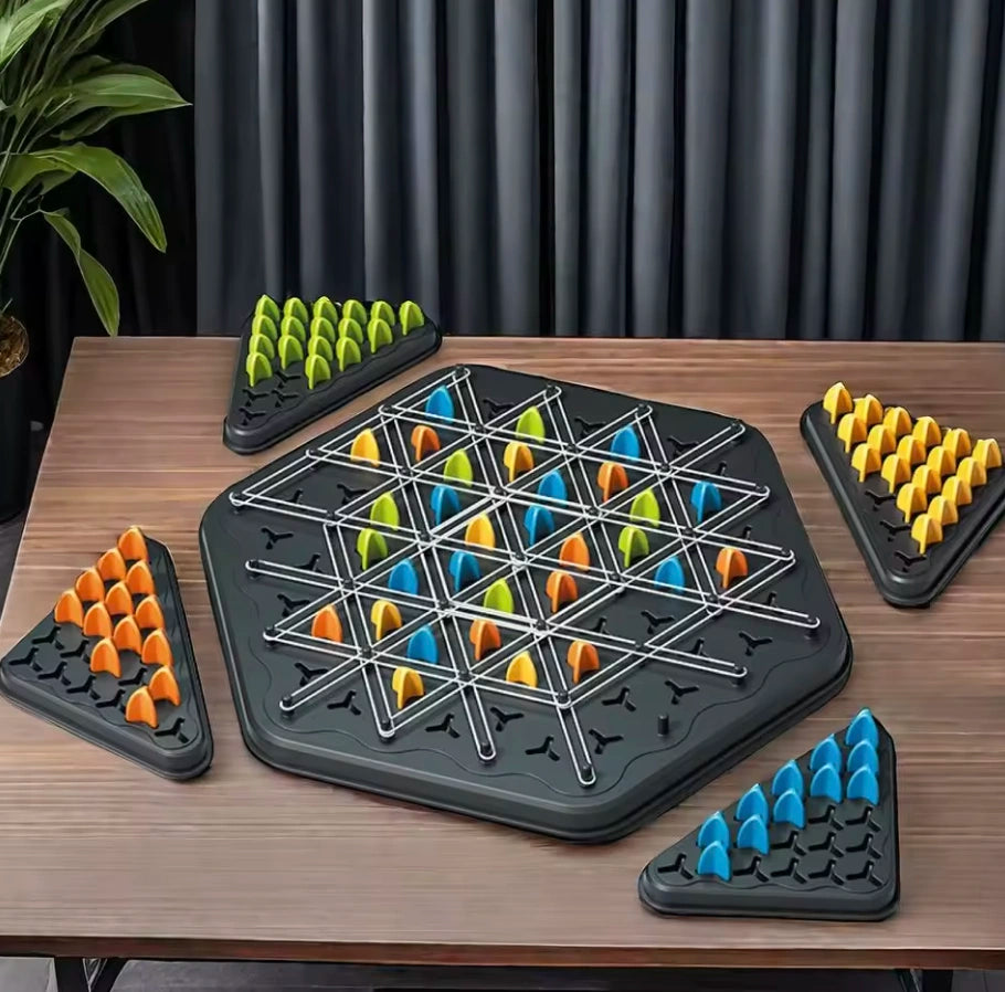 Triangle Hunter: Lautapeli logiikan ja geometrian harjoitteluun