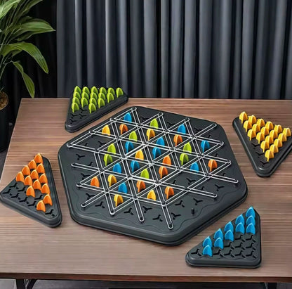 Triangle Hunter: Lautapeli logiikan ja geometrian harjoitteluun