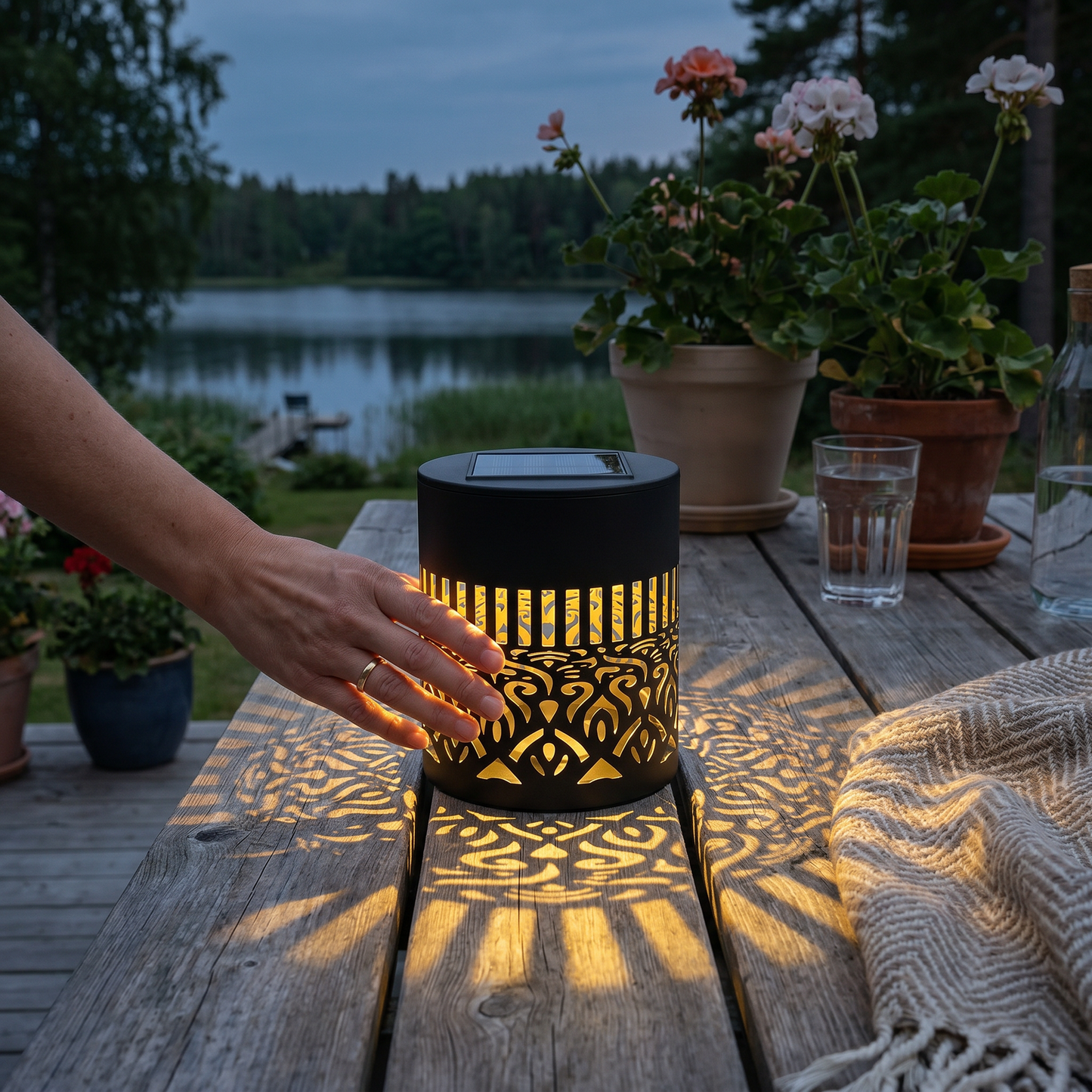 Värikäs aurinkokäyttöinen Mandala-puutarhavalo – Vedenpitävä LED-seinävalaisin heijastustehosteella ulkokäyttöön